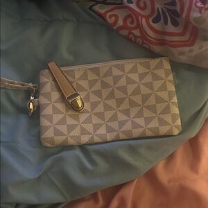 Geometric Patterned Clutch